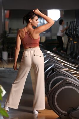 Pantaloni da yoga a vita alta con tasche a prova di squat, antiumidità e controllo della pancia per allenamenti intensi